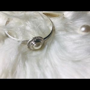 ❤️Women’s silver pearl cuff bracelet❤️